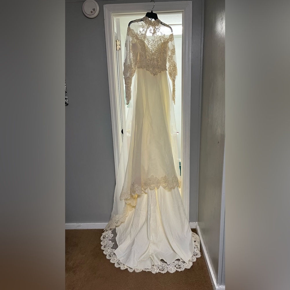 Vintage 1900’s wedding dress by ILGWU with long train beads and lace sheer top